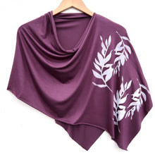 Load image into Gallery viewer, Laurel Poncho Plum with White
