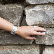 Load image into Gallery viewer, Hammered Cigar Band Ring
