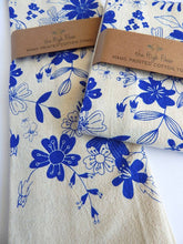 Load image into Gallery viewer, Vintage Floral Kitchen Towel, Tea Towel