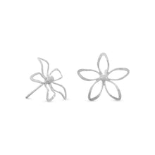 Load image into Gallery viewer, Diamond Cut Flower Post Earrings