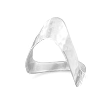 Load image into Gallery viewer, Hammered &quot;V&quot; Ring