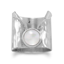 Load image into Gallery viewer, Hammered Mother of Pearl Lapel Design Ring