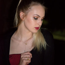 Load image into Gallery viewer, 14 Karat Gold Lariat Necklace with Cultured Freshwater Pearl End