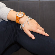 Load image into Gallery viewer, 8&quot; Polished Figure 8 Charm Bracelet