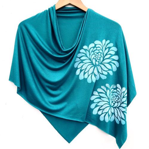Chrysanthemum Poncho Teal with White