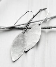 Load image into Gallery viewer, Silver Leaves Earrings